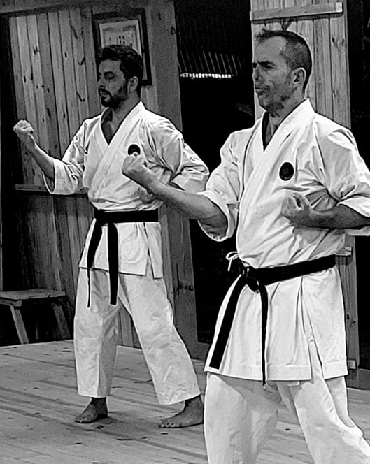 Zendo preparado para a prática de zazen